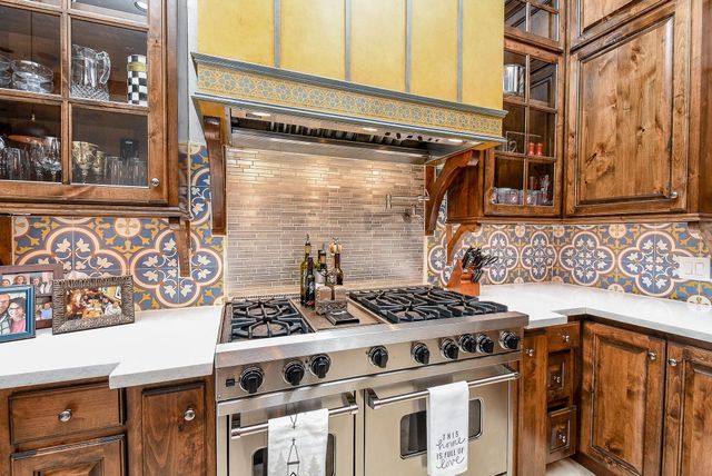 10 Player Pond Place, The Woodlands, TX 77382