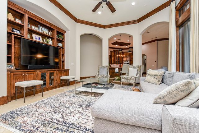 10 Player Pond Place, The Woodlands, TX 77382