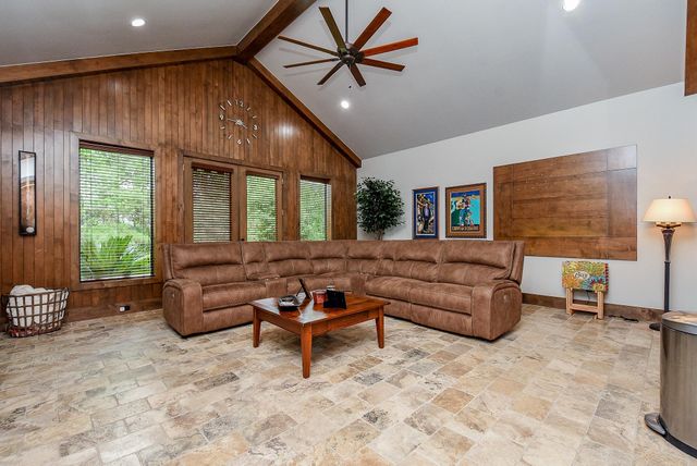 10 Player Pond Place, The Woodlands, TX 77382