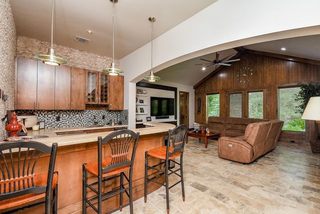 10 Player Pond Place, The Woodlands, TX 77382