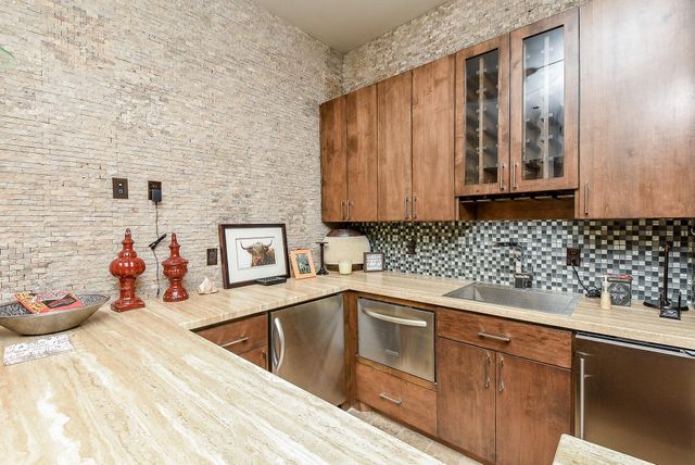 10 Player Pond Place, The Woodlands, TX 77382