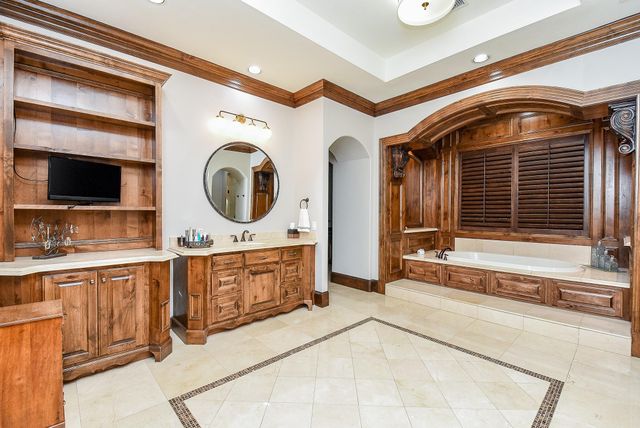 10 Player Pond Place, The Woodlands, TX 77382