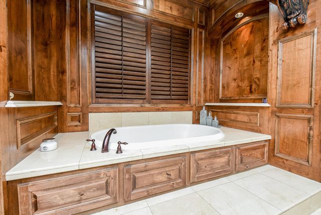 10 Player Pond Place, The Woodlands, TX 77382