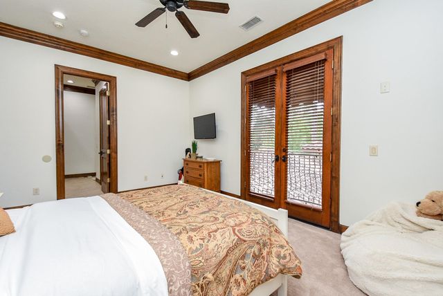 10 Player Pond Place, The Woodlands, TX 77382