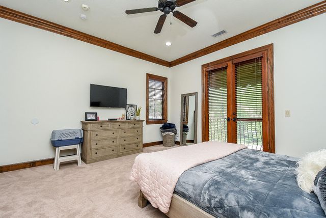 10 Player Pond Place, The Woodlands, TX 77382