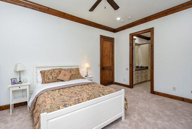 10 Player Pond Place, The Woodlands, TX 77382