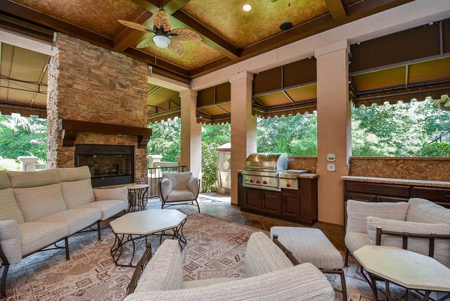 10 Player Pond Place, The Woodlands, TX 77382