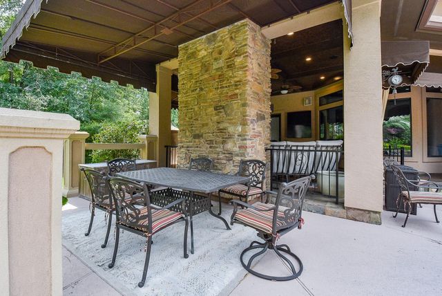 10 Player Pond Place, The Woodlands, TX 77382