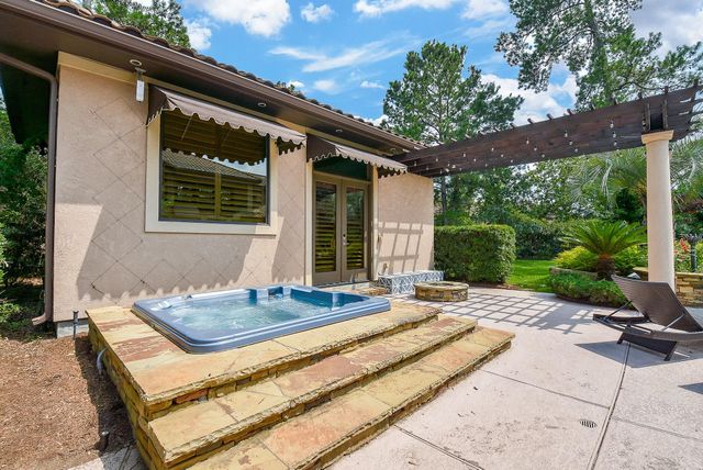 10 Player Pond Place, The Woodlands, TX 77382