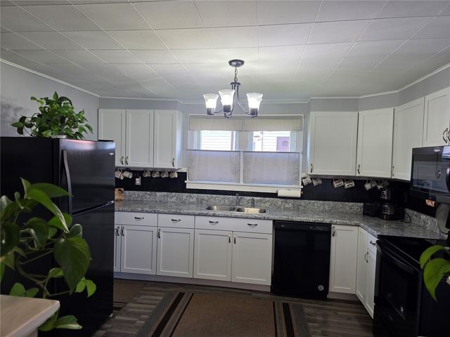 602 10th Street, Belle Plaine, IA 52208