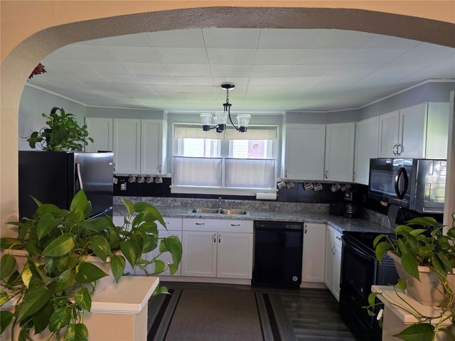 602 10th Street, Belle Plaine, IA 52208
