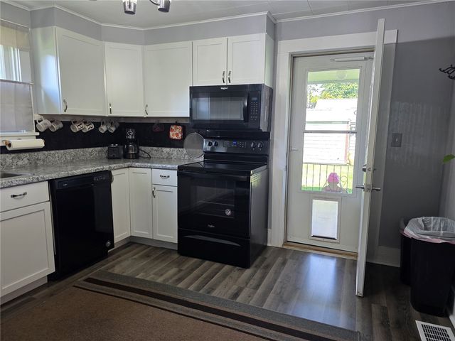 602 10th Street, Belle Plaine, IA 52208
