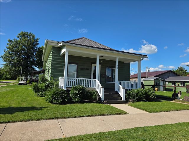602 10th Street, Belle Plaine, IA 52208