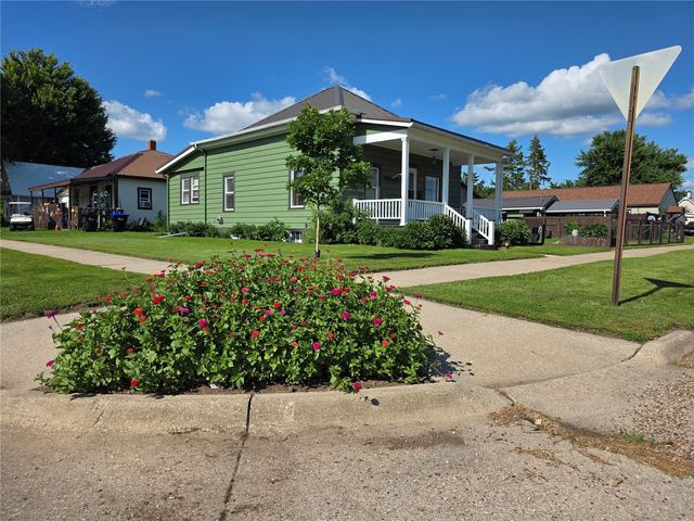 602 10th Street, Belle Plaine, IA 52208