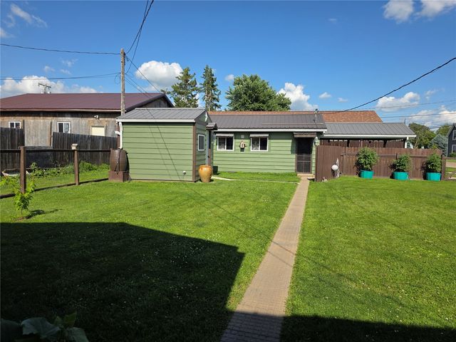 602 10th Street, Belle Plaine, IA 52208