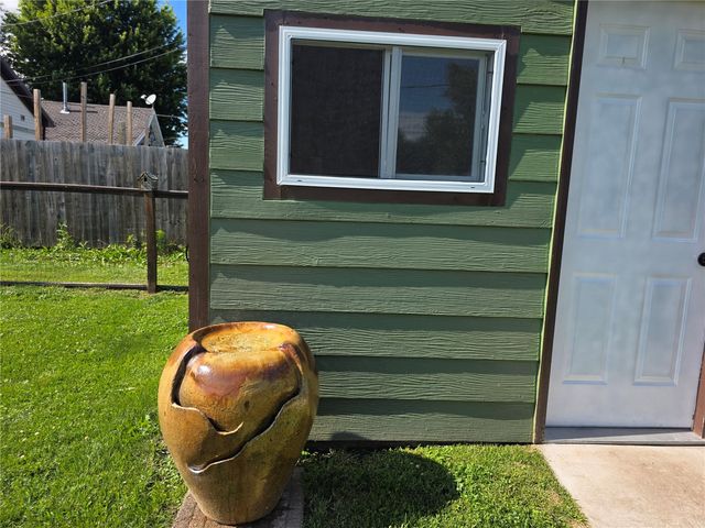 602 10th Street, Belle Plaine, IA 52208