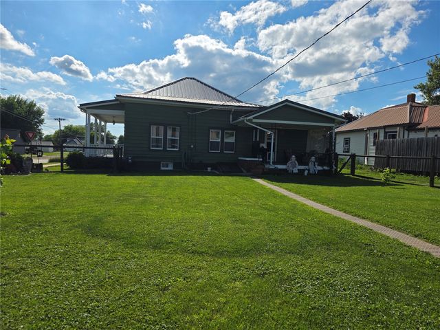602 10th Street, Belle Plaine, IA 52208