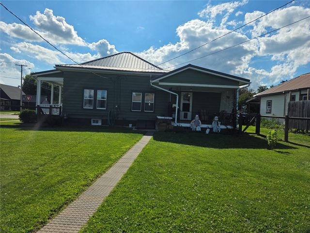 602 10th Street, Belle Plaine, IA 52208