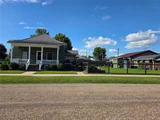 602 10th Street, Belle Plaine, IA 52208