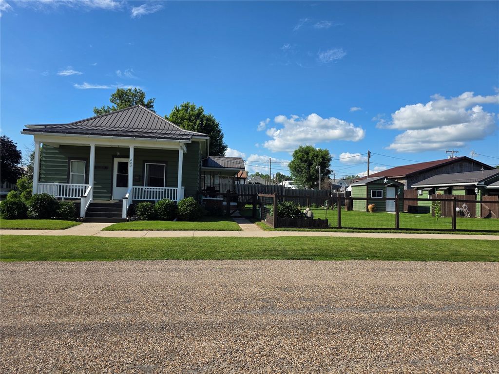 602 10th Street, Belle Plaine, IA 52208