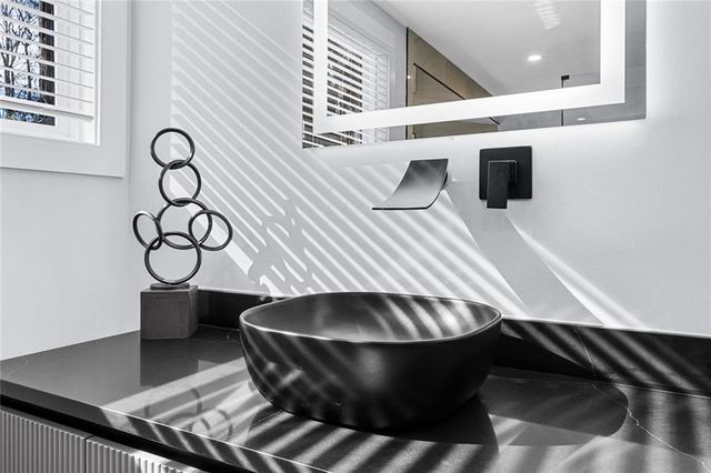 915 Lost Forest NW Drive, Atlanta, GA 30328