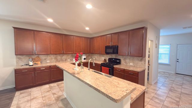 8949 Elizabeth, Converse, TX 78109