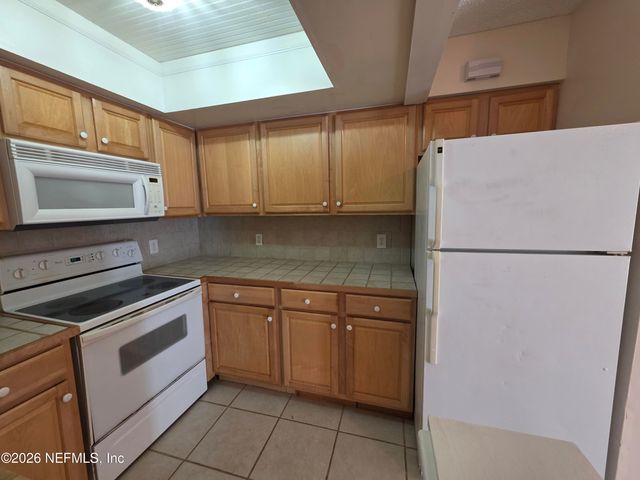 1603 CHALLENGER Court W 1603, Jacksonville, FL 32233