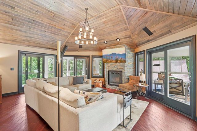 N1W31286 Hickory Hollow COURT, Delafield, WI 53018