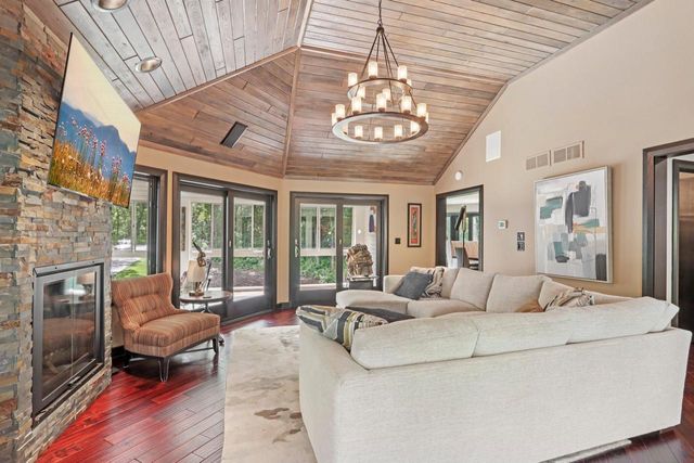 N1W31286 Hickory Hollow COURT, Delafield, WI 53018