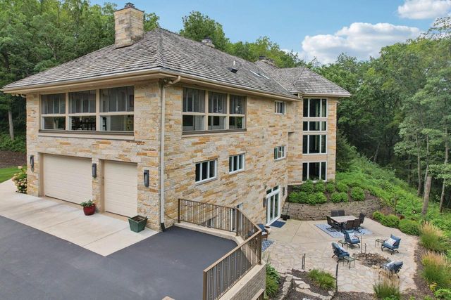 N1W31286 Hickory Hollow COURT, Delafield, WI 53018