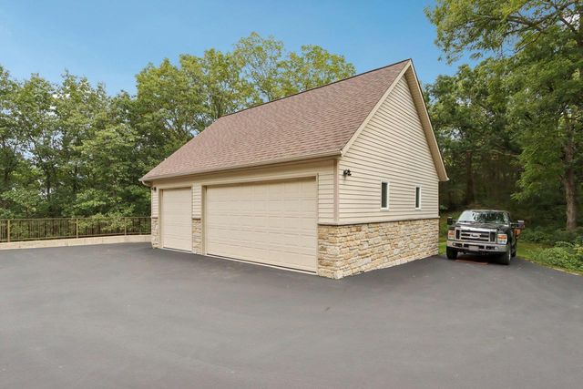 N1W31286 Hickory Hollow COURT, Delafield, WI 53018