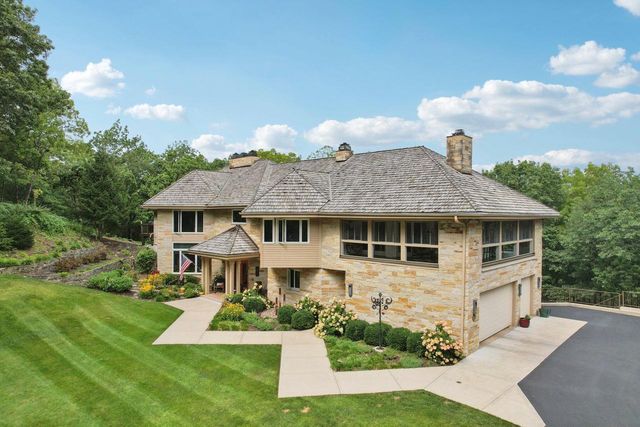 N1W31286 Hickory Hollow COURT, Delafield, WI 53018