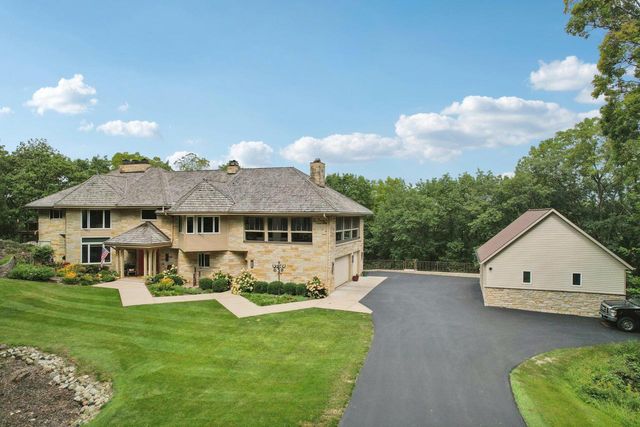 N1W31286 Hickory Hollow COURT, Delafield, WI 53018