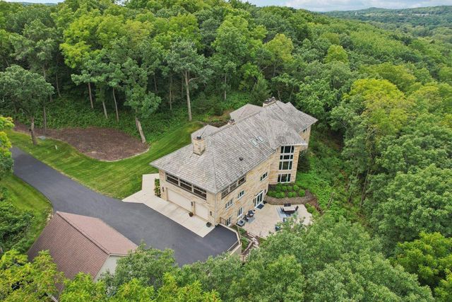 N1W31286 Hickory Hollow COURT, Delafield, WI 53018