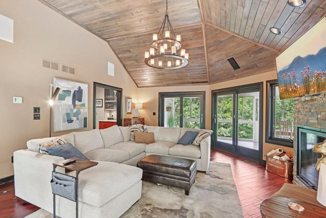 N1W31286 Hickory Hollow COURT, Delafield, WI 53018