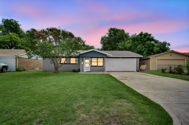 1744 Gill Street, Blue Mound, TX 76131