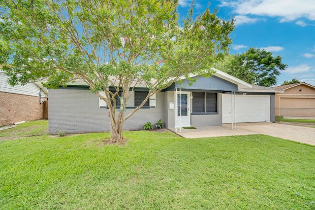 1744 Gill Street, Blue Mound, TX 76131