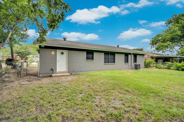 1744 Gill Street, Blue Mound, TX 76131