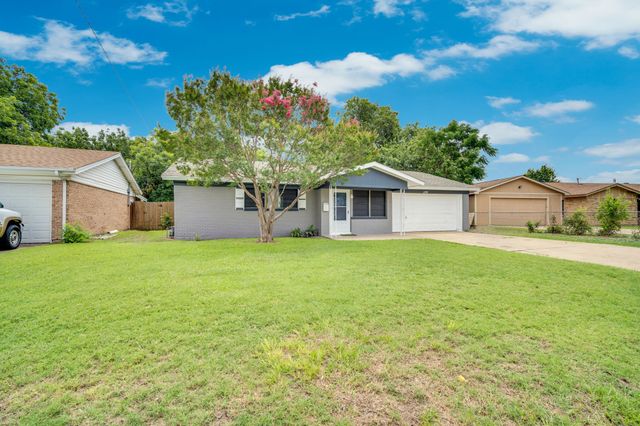 1744 Gill Street, Blue Mound, TX 76131