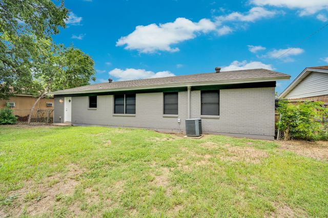 1744 Gill Street, Blue Mound, TX 76131