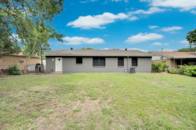 1744 Gill Street, Blue Mound, TX 76131