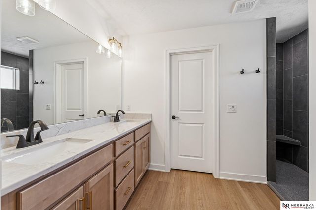 12410 S 89th Avenue, Papillion, NE 68046