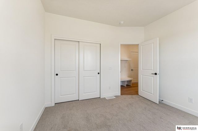 12410 S 89th Avenue, Papillion, NE 68046