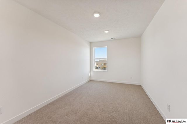 12410 S 89th Avenue, Papillion, NE 68046