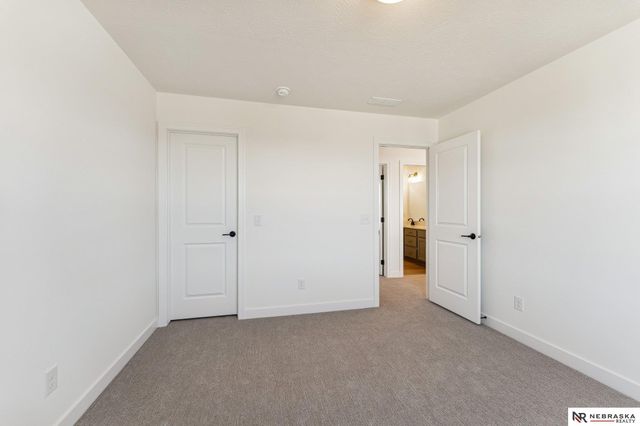 12410 S 89th Avenue, Papillion, NE 68046