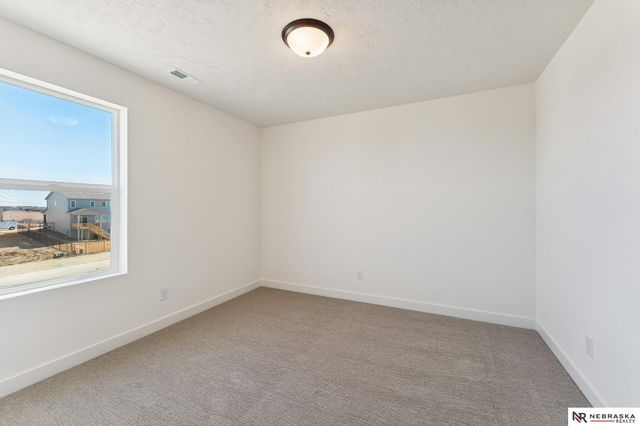 12410 S 89th Avenue, Papillion, NE 68046