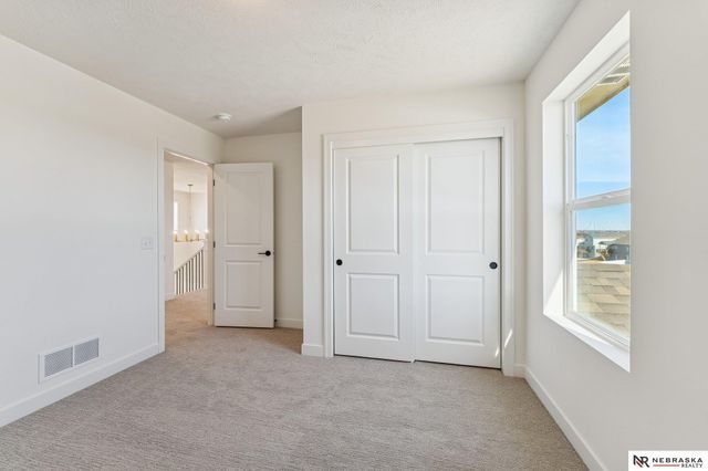 12410 S 89th Avenue, Papillion, NE 68046