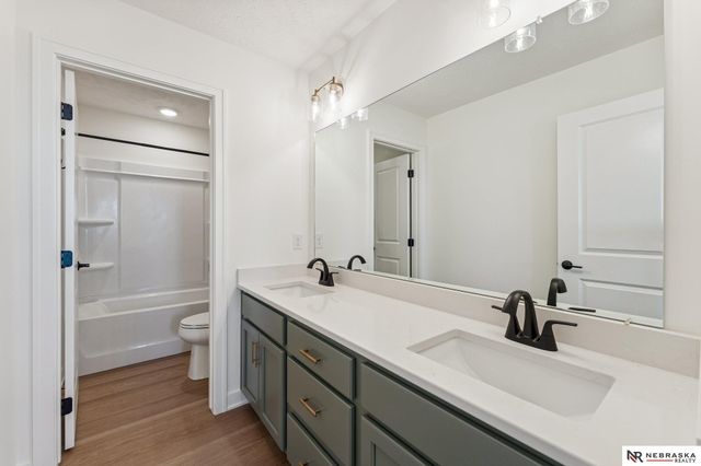 12410 S 89th Avenue, Papillion, NE 68046