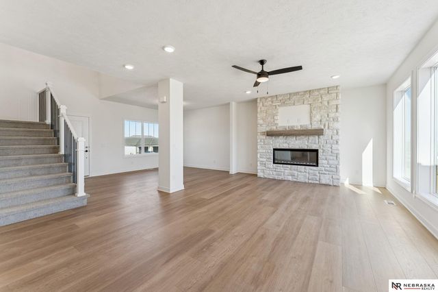 12410 S 89th Avenue, Papillion, NE 68046