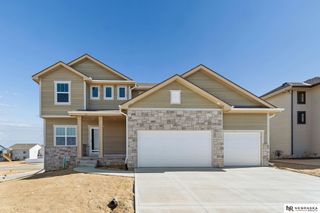 12410 S 89th Avenue, Papillion, NE 68046